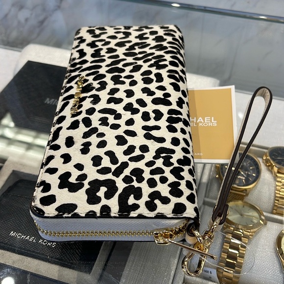 MICHAEL KORS
Leather Lg Continental Wristlet Phone Wallet Exotic Print Hair Calf - Picture 5 of 16